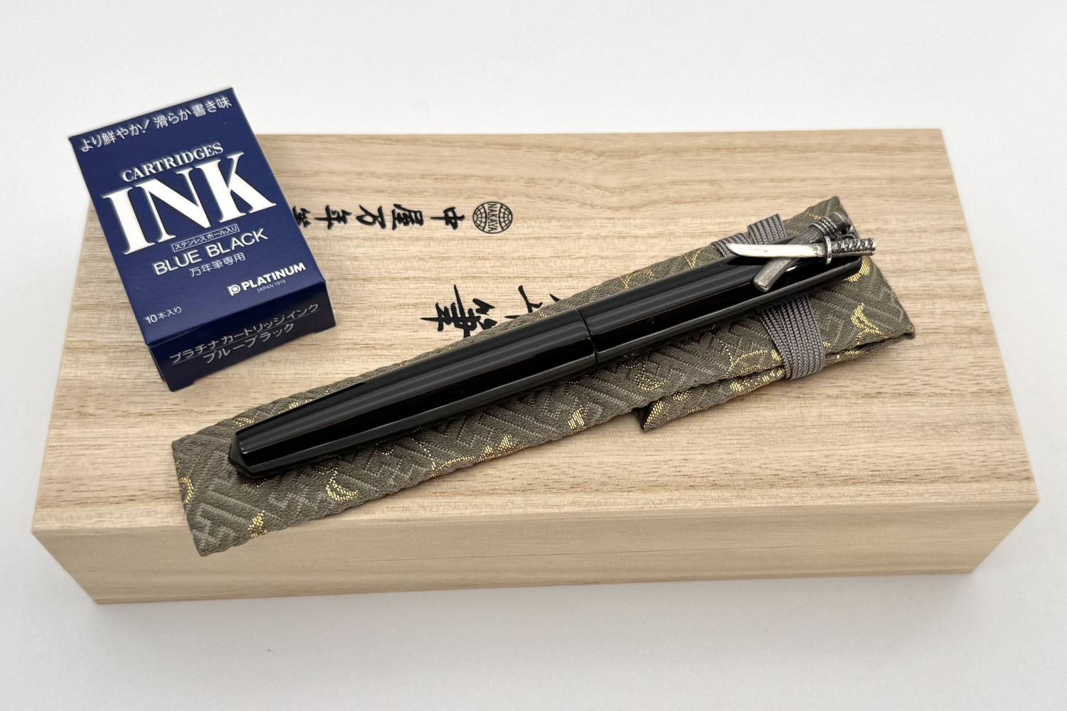 NakayaPiccoloLongWriterKuroRoiroFPFumigatedSmallSwordStopper_C